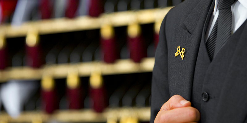 дежурный за стойкой