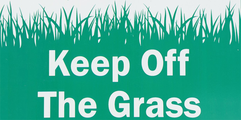 ПО ГАЗОНАМ НЕ ХОДИТЬ!