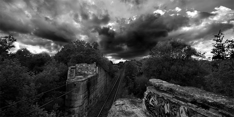 пасмурный, хмурый